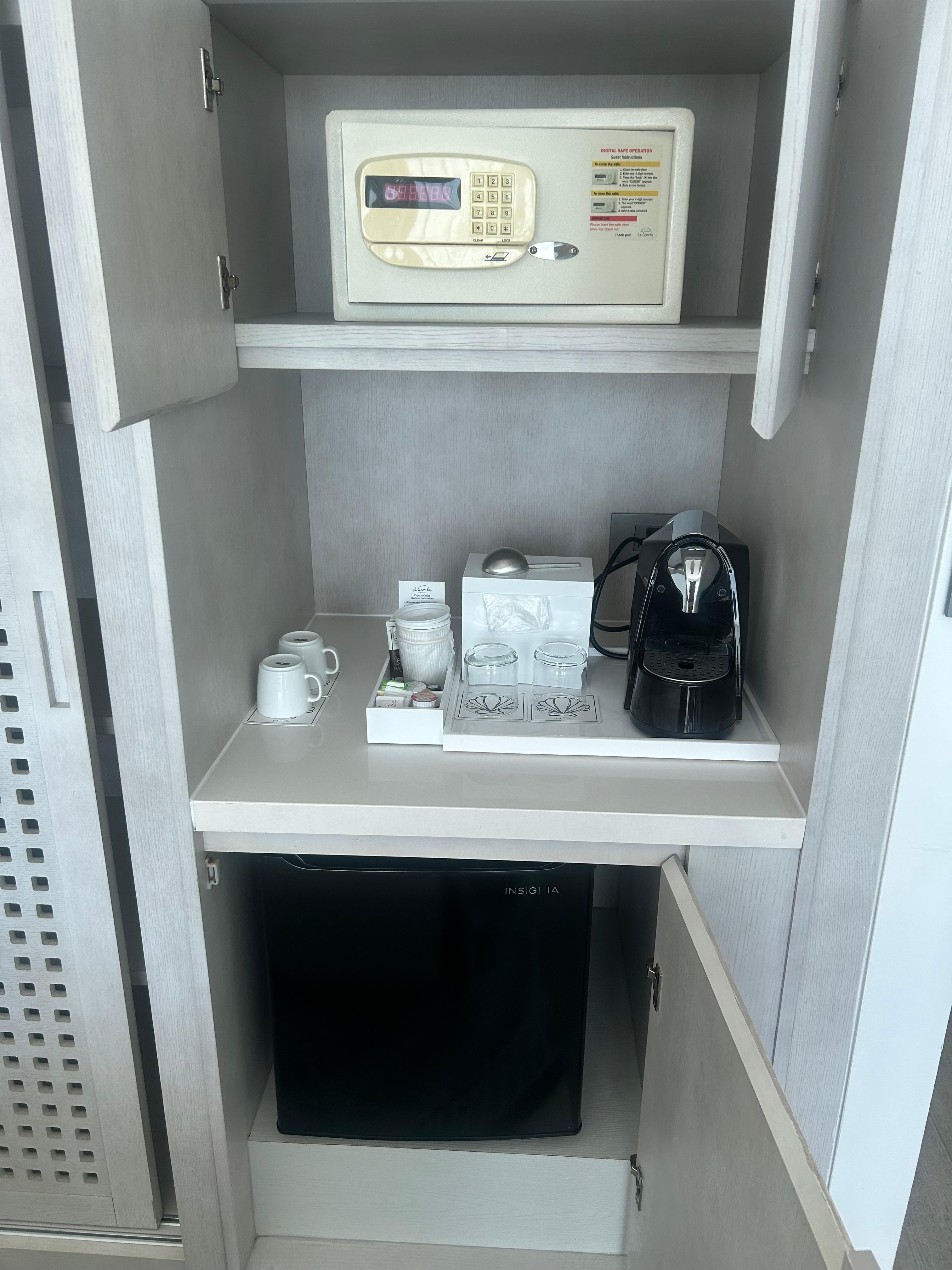 They should’ve put a microwave where the safe is and put the safe in the closet.