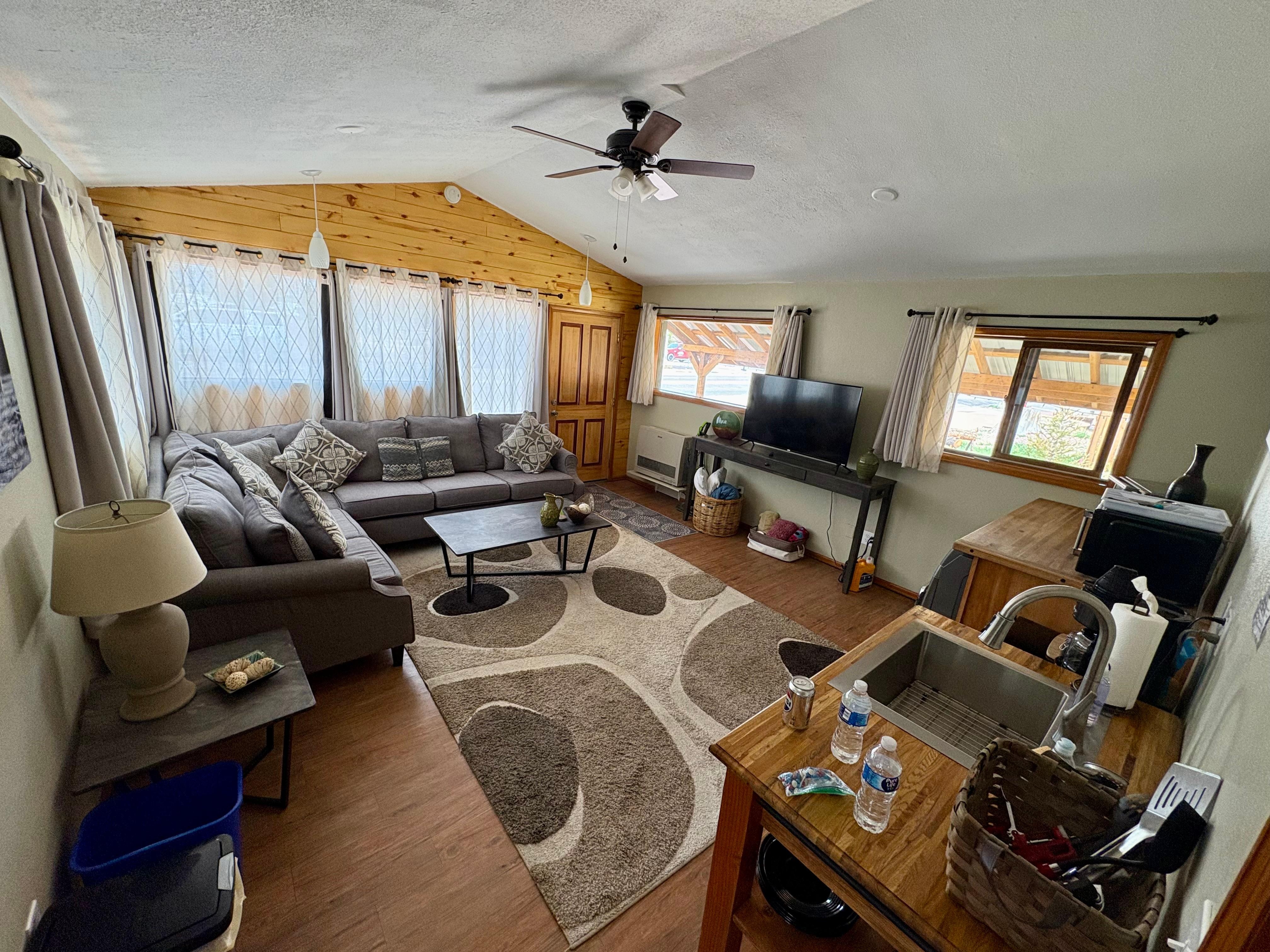 Living/kitchen. No stove but everything else.