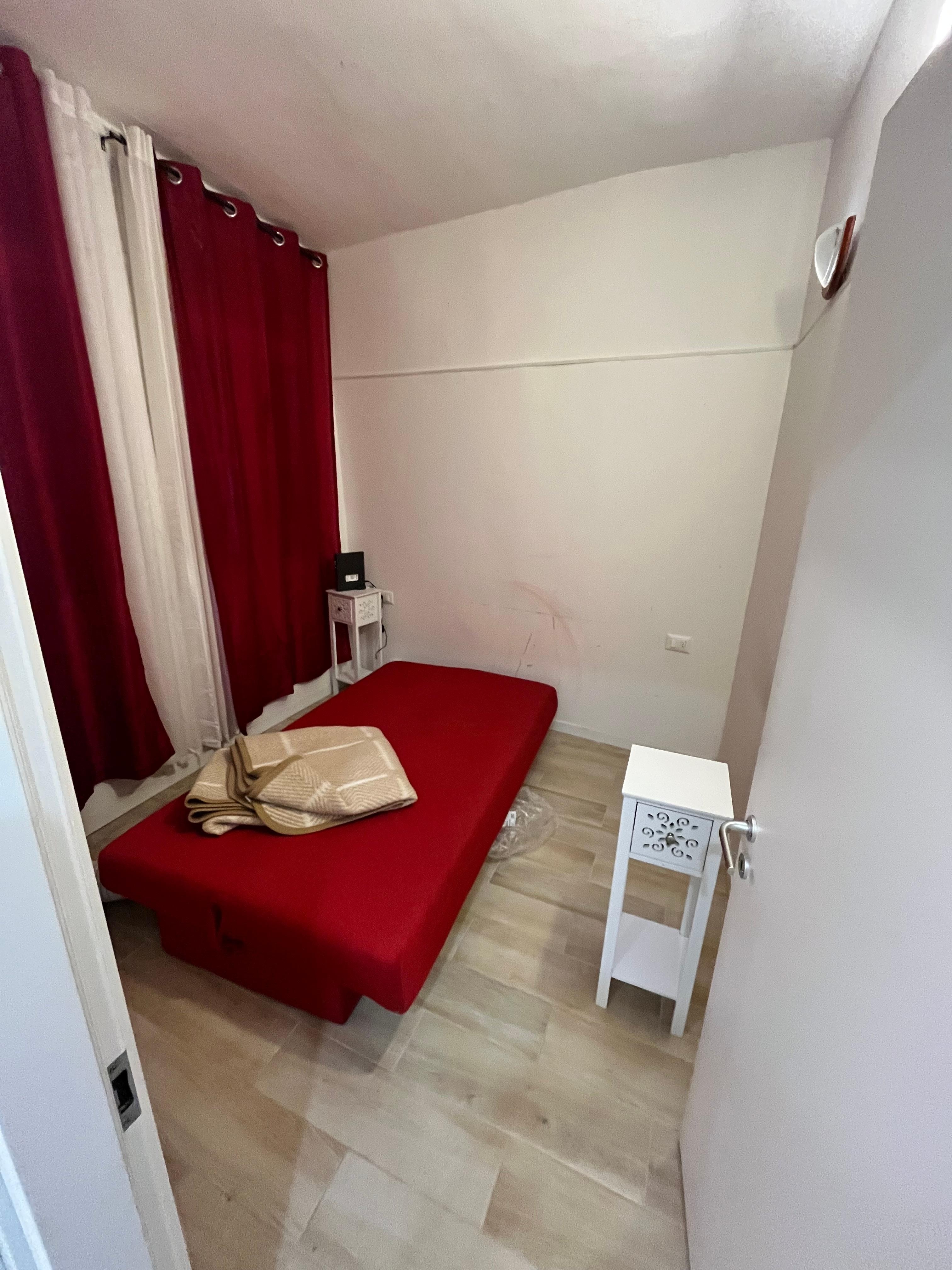 Toujours la deuxième chambre qui je met au défi à quelqu’un d’y mettre  son enfant