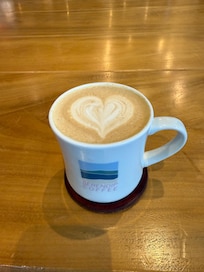 チェックアウト後にラテを飲みました