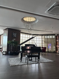 Piano bar