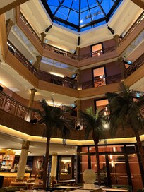 中央のダイニングでバースペース