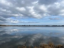 4 minutes from Martin Marietta park. Great dog walking trails