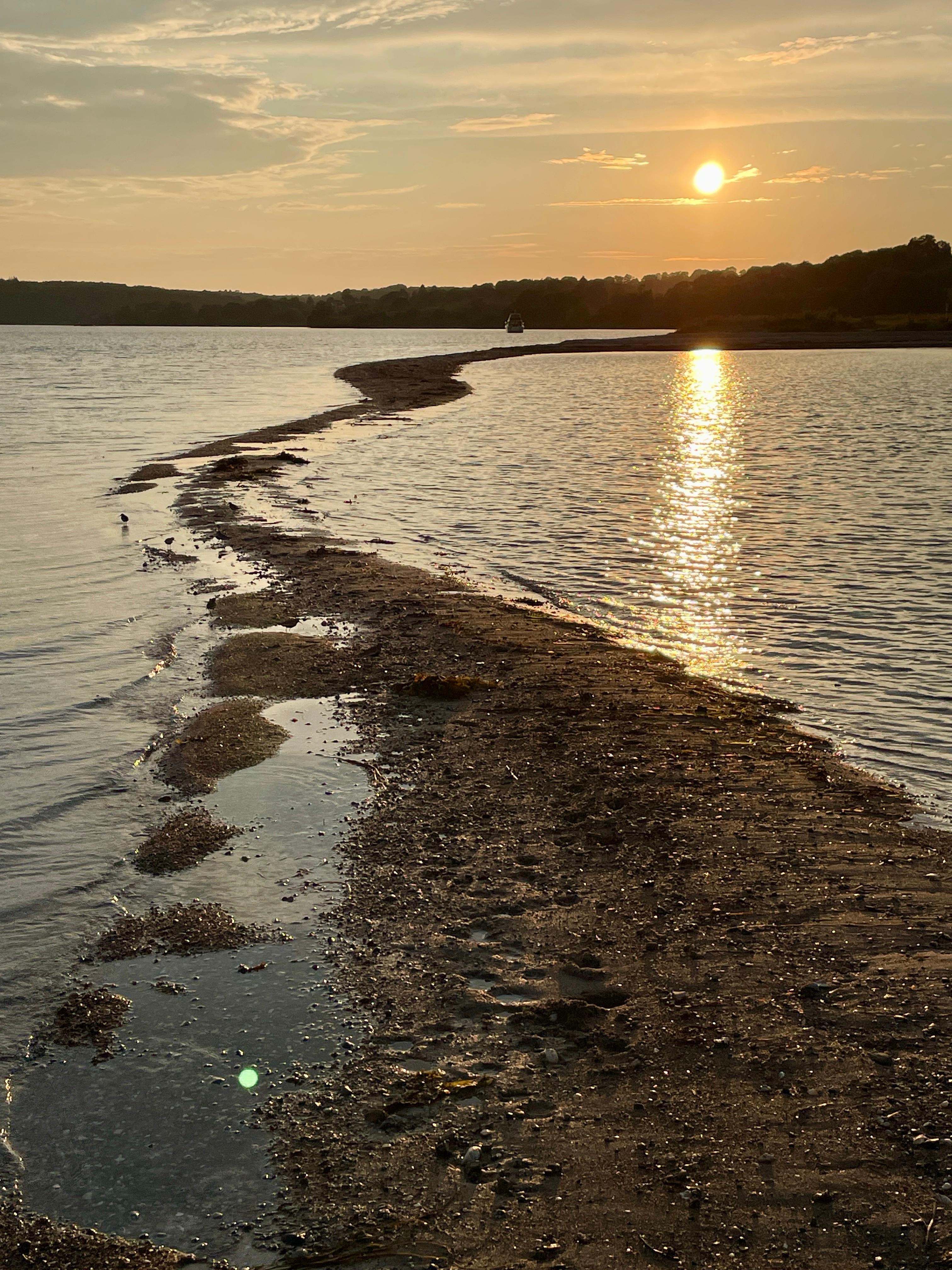 Sandbank unterhalb des Hauses