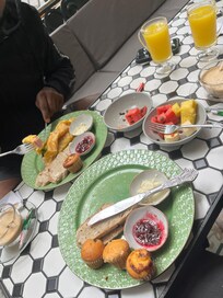 Desayuno rico, bien servido y suficiente