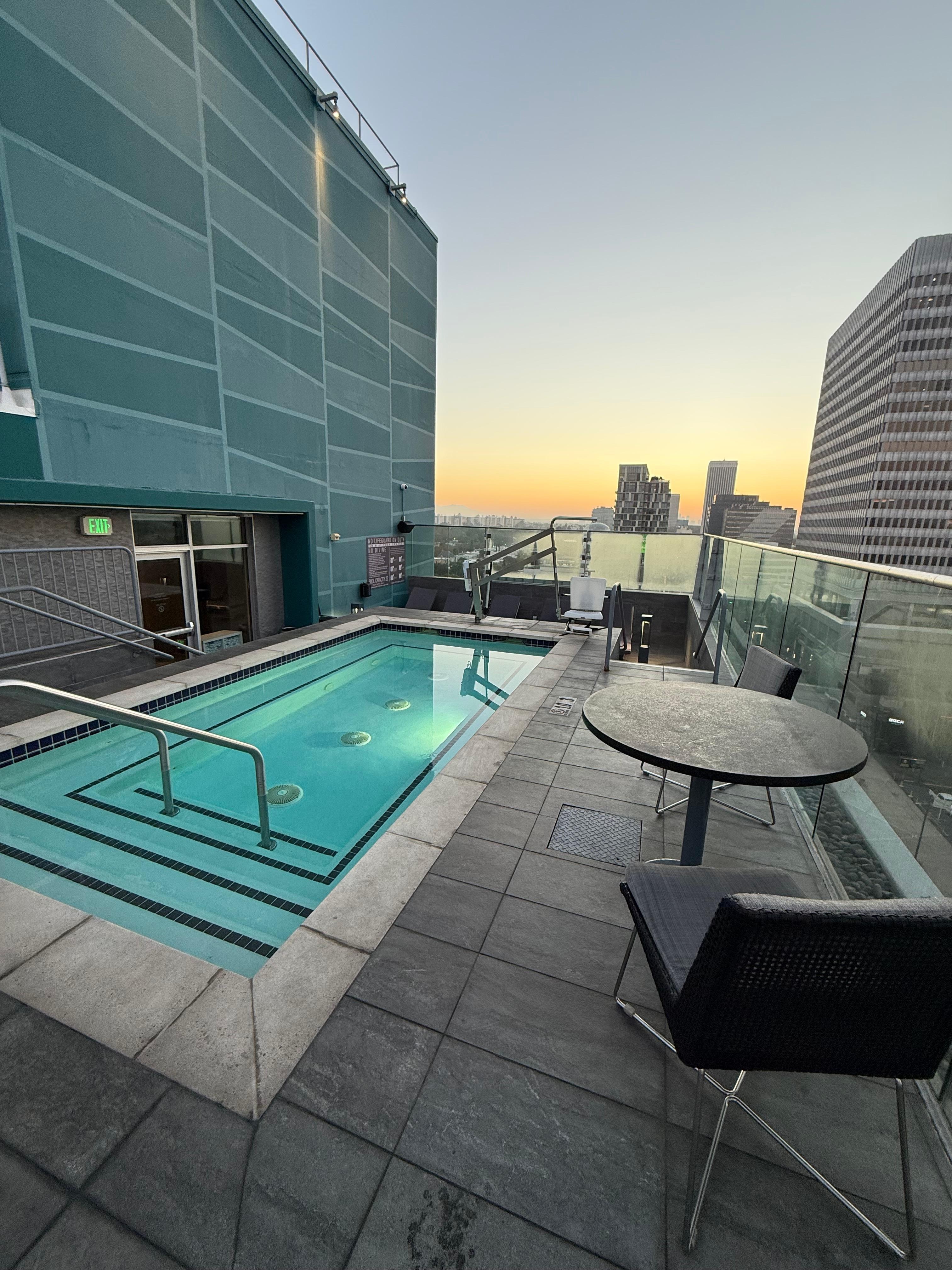 Roof top pool 