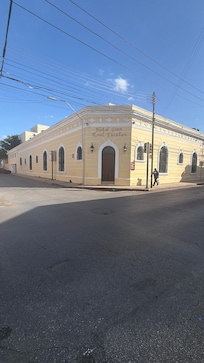 Excellent location within walking distance to many beautiful historical places and delicious food choices.