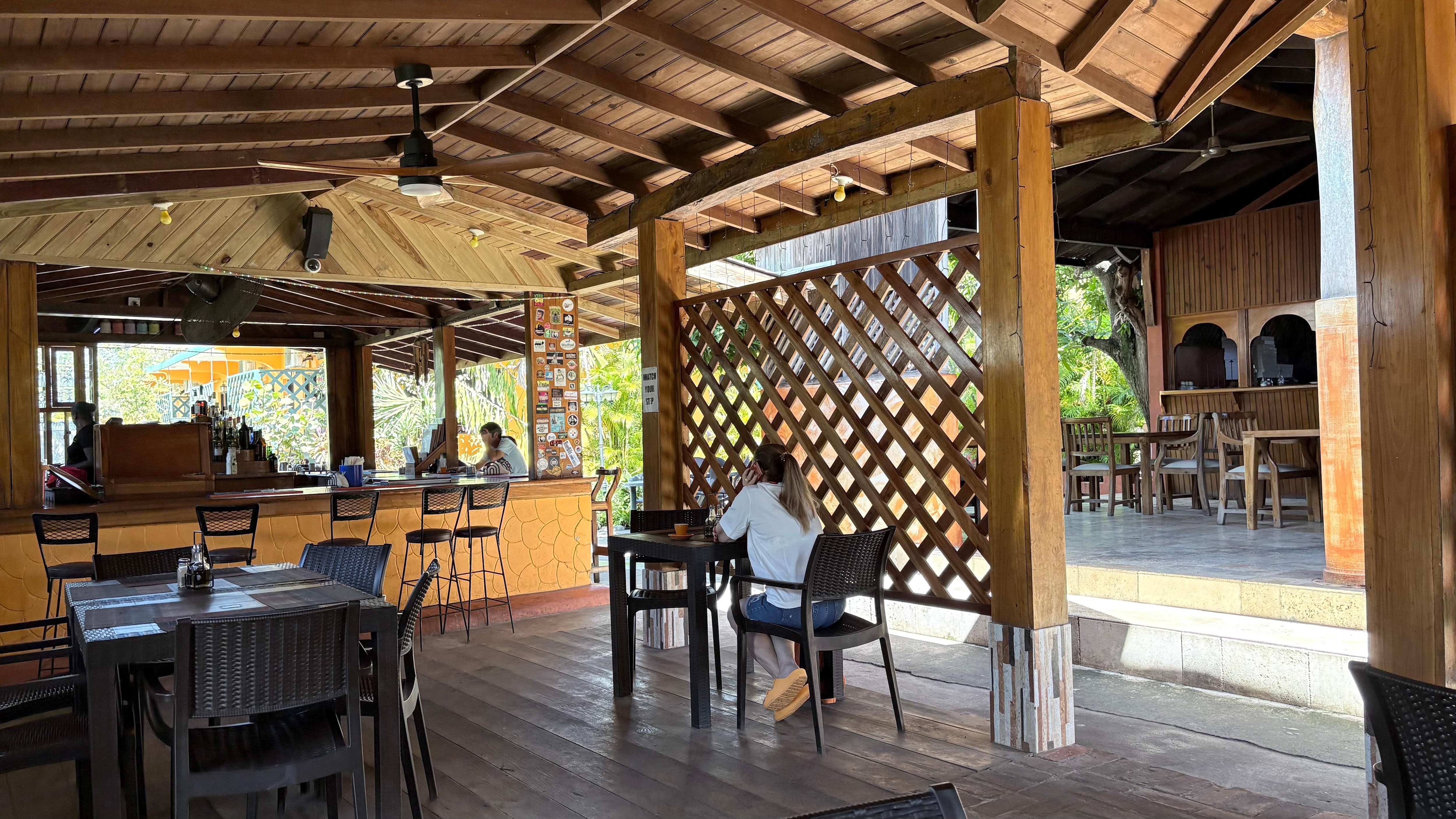 The restaurant delicious breakfast/coffee & the pizza is the best! 