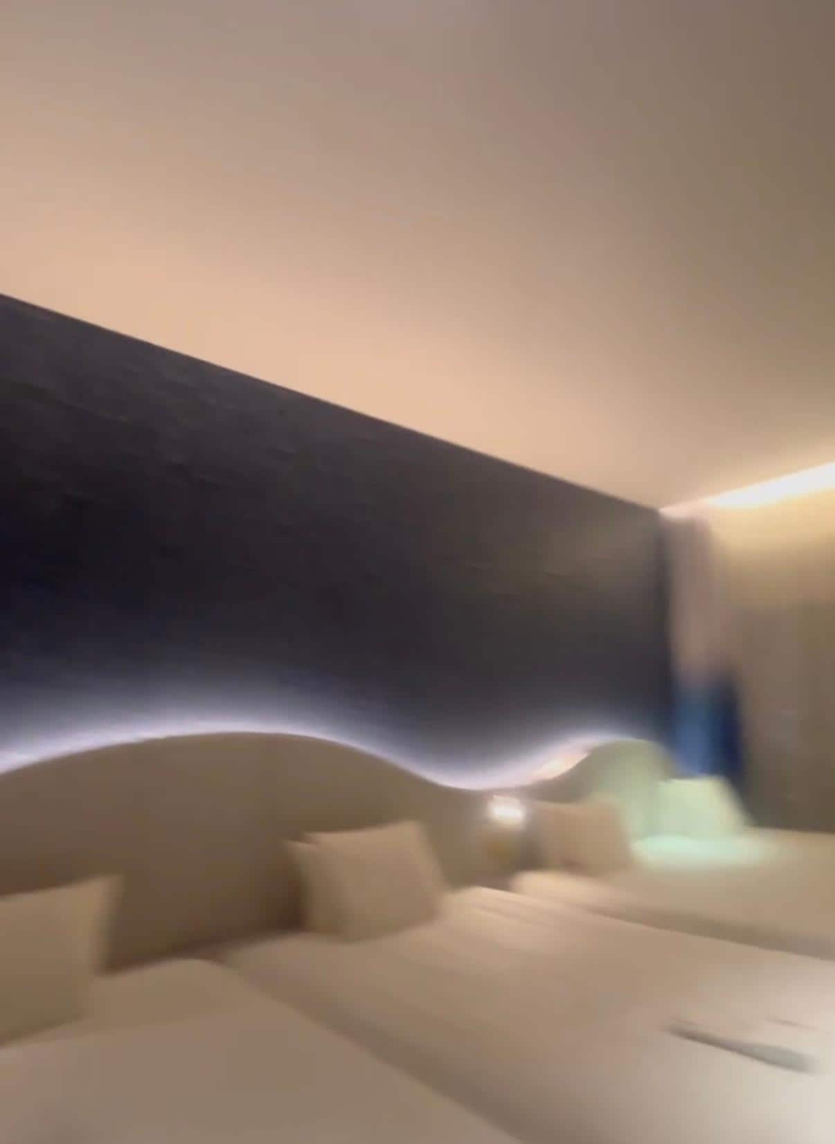 ベッドの間接照明がとても素敵でした(画像悪くてすみません)