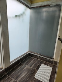 Master shower is in very bad condition. Also has bad water pressure and water dripping from the ceiling (NOT from the shower head). The other downstairs BR had plaster peeling all over.