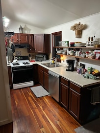 Full kitchen