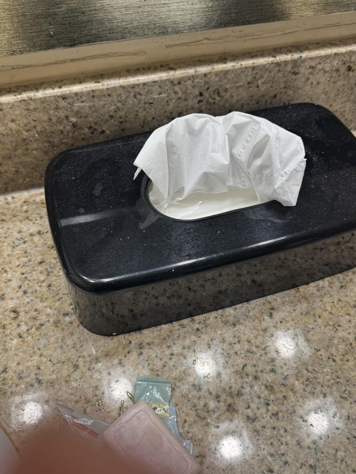 dust all over tissue holder