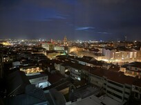 Uitzicht vanuit de hotelkamer (negende verdieping).