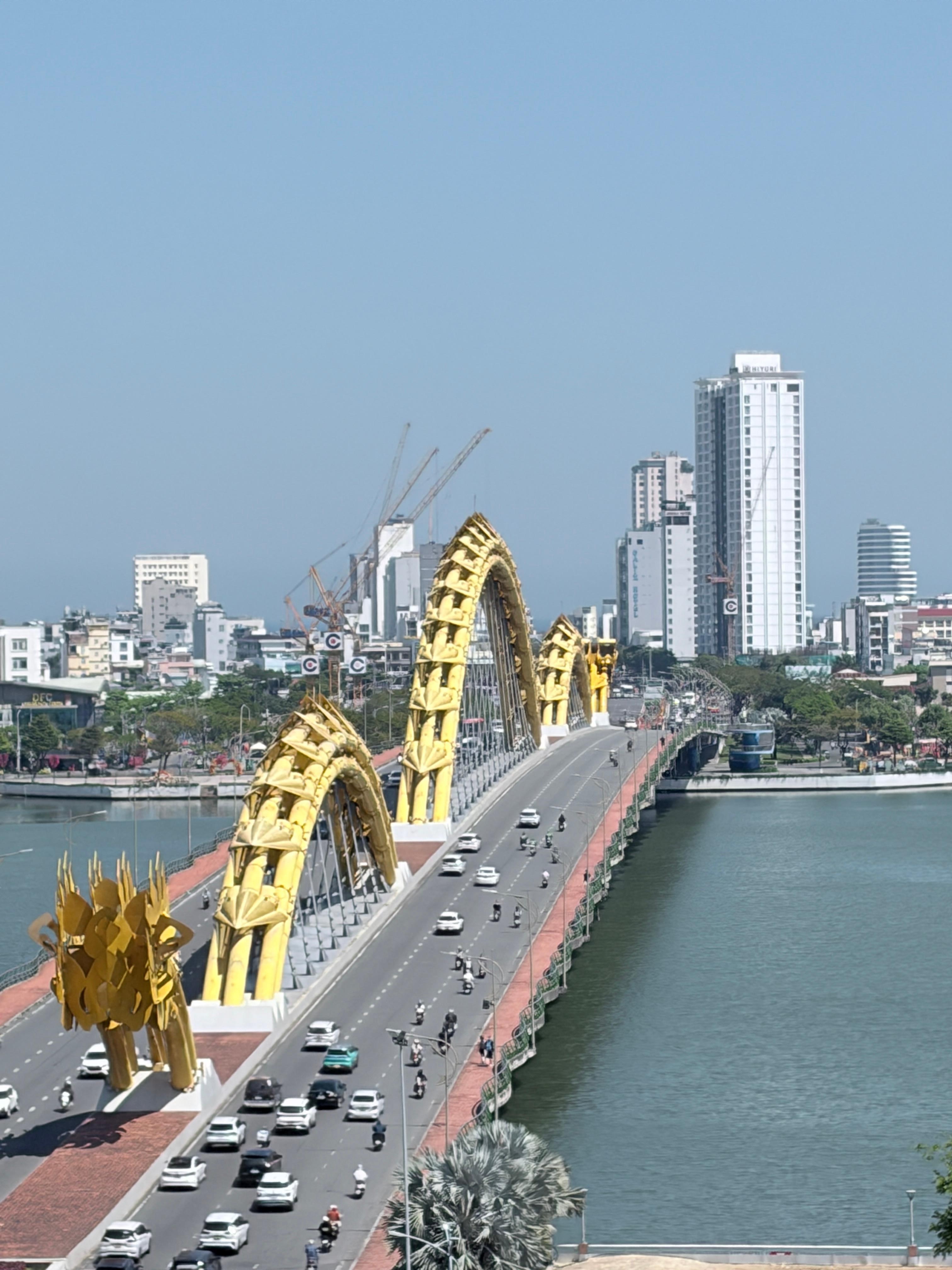 The head is at the far end and facing away.  This is from the 7th floor