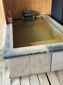 Super dirty onsen tub