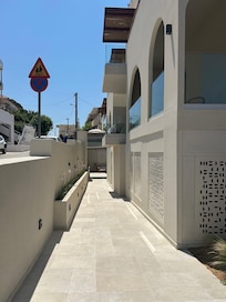 Hotel side buew