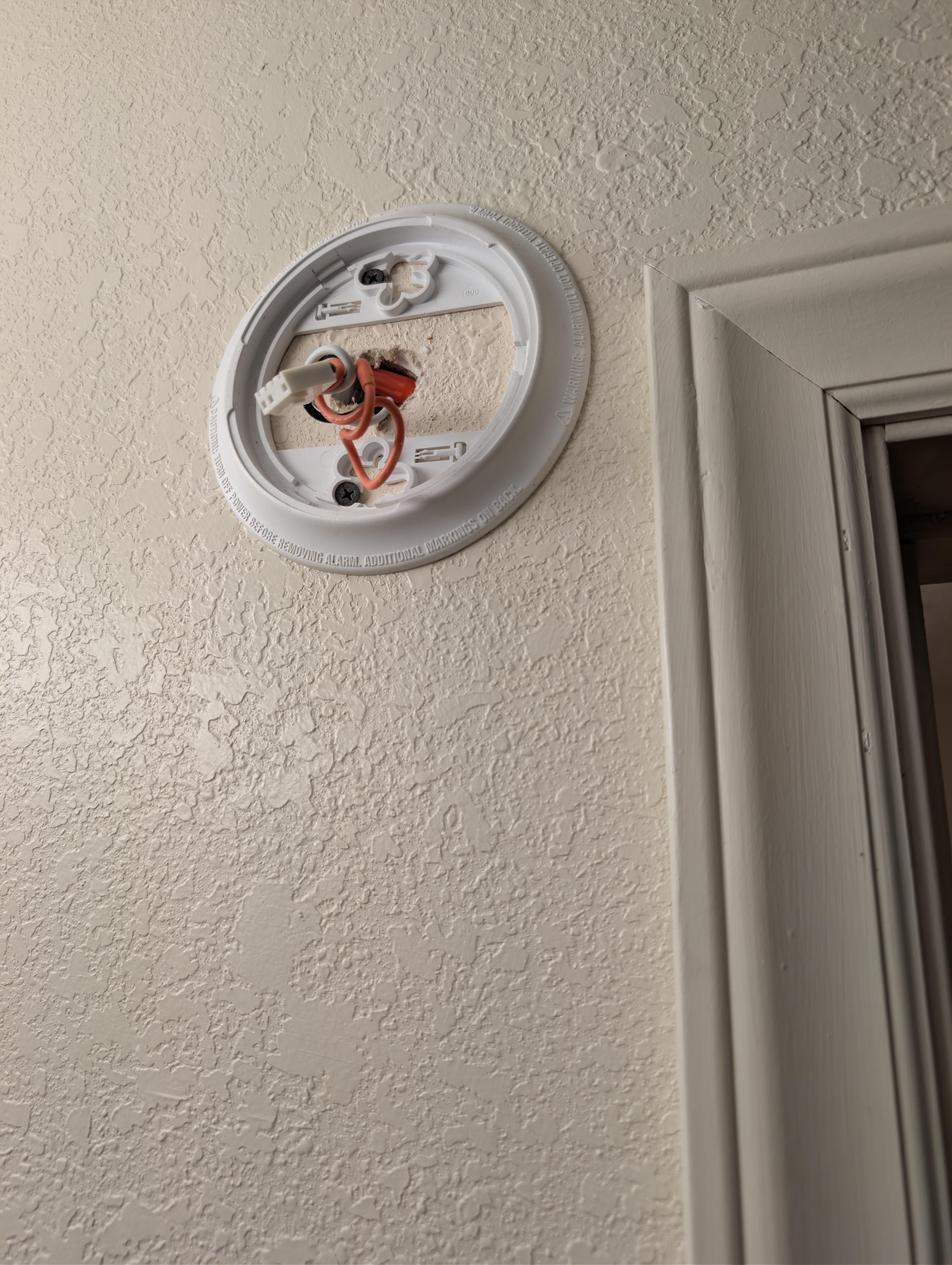 No smoke/fire alarm