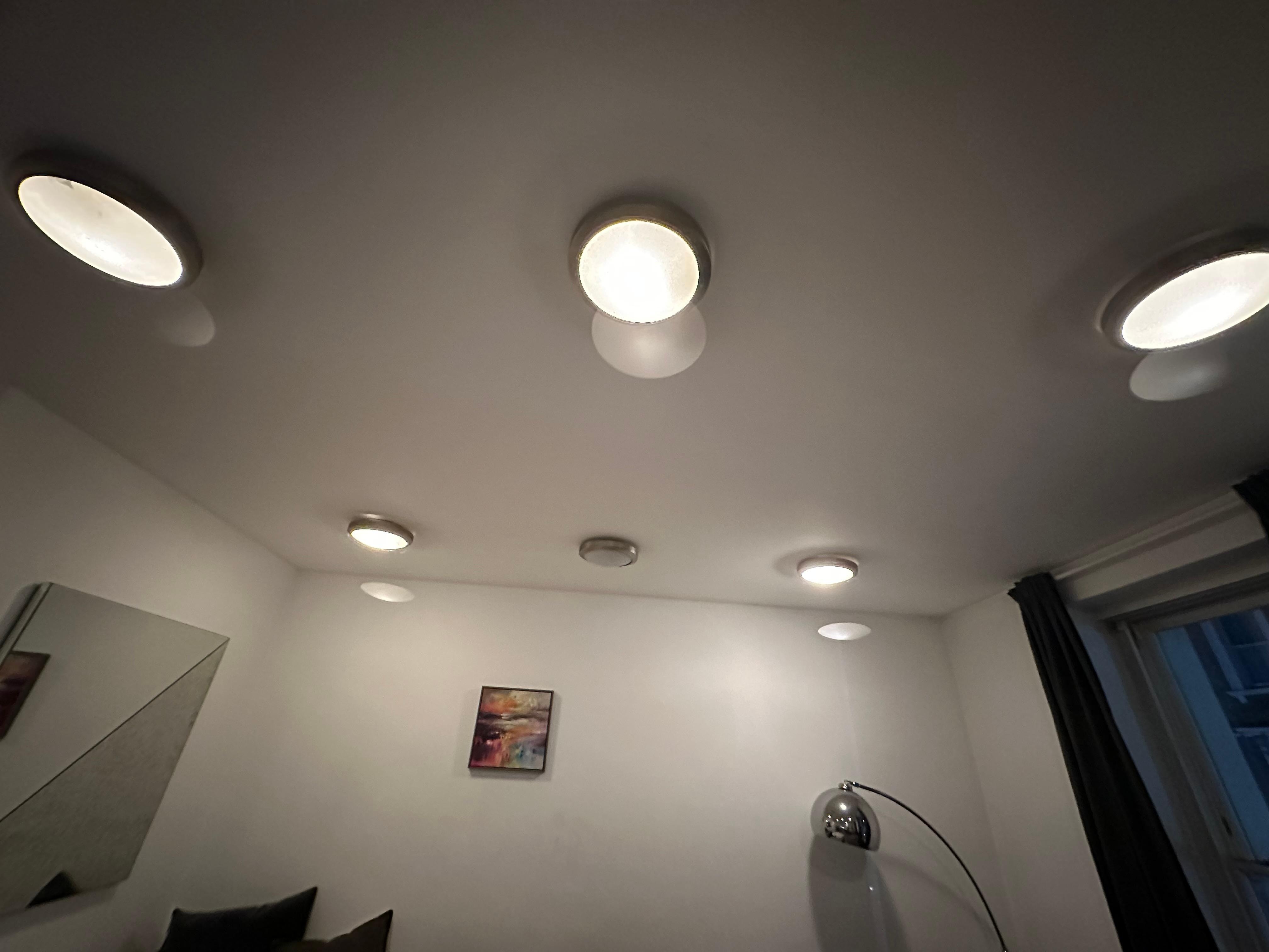 Dim/burnt out ceiling lights worked in the common area. This was the dimmest room in the entire place. Photo exposure makes it look better than it was.