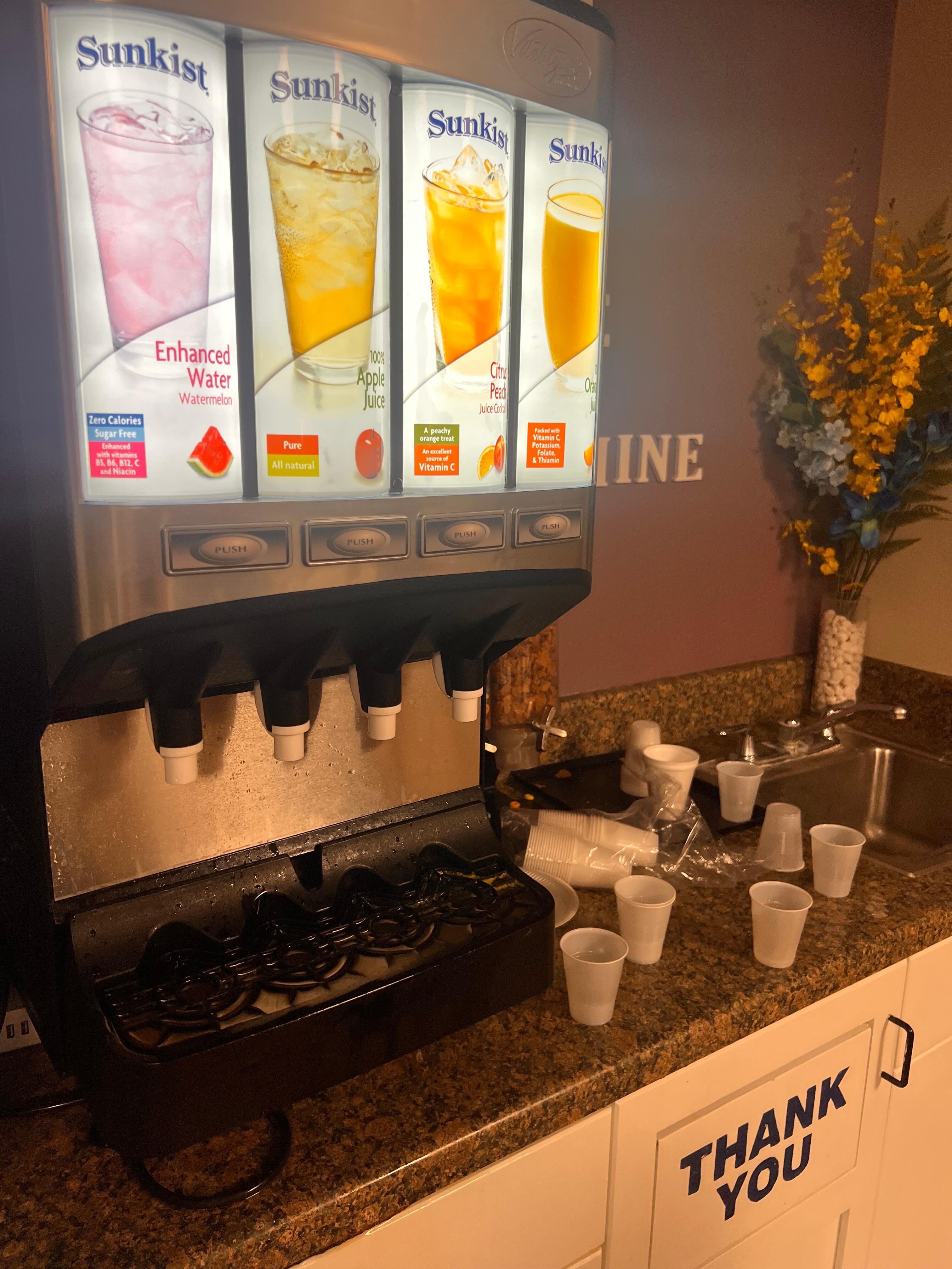 Worst continental breakfast ever! Worst staff ever! Not sanitary 