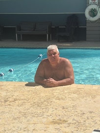 Pool area small but convenient 😆