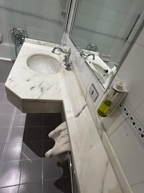 Bathroom with No Amenities