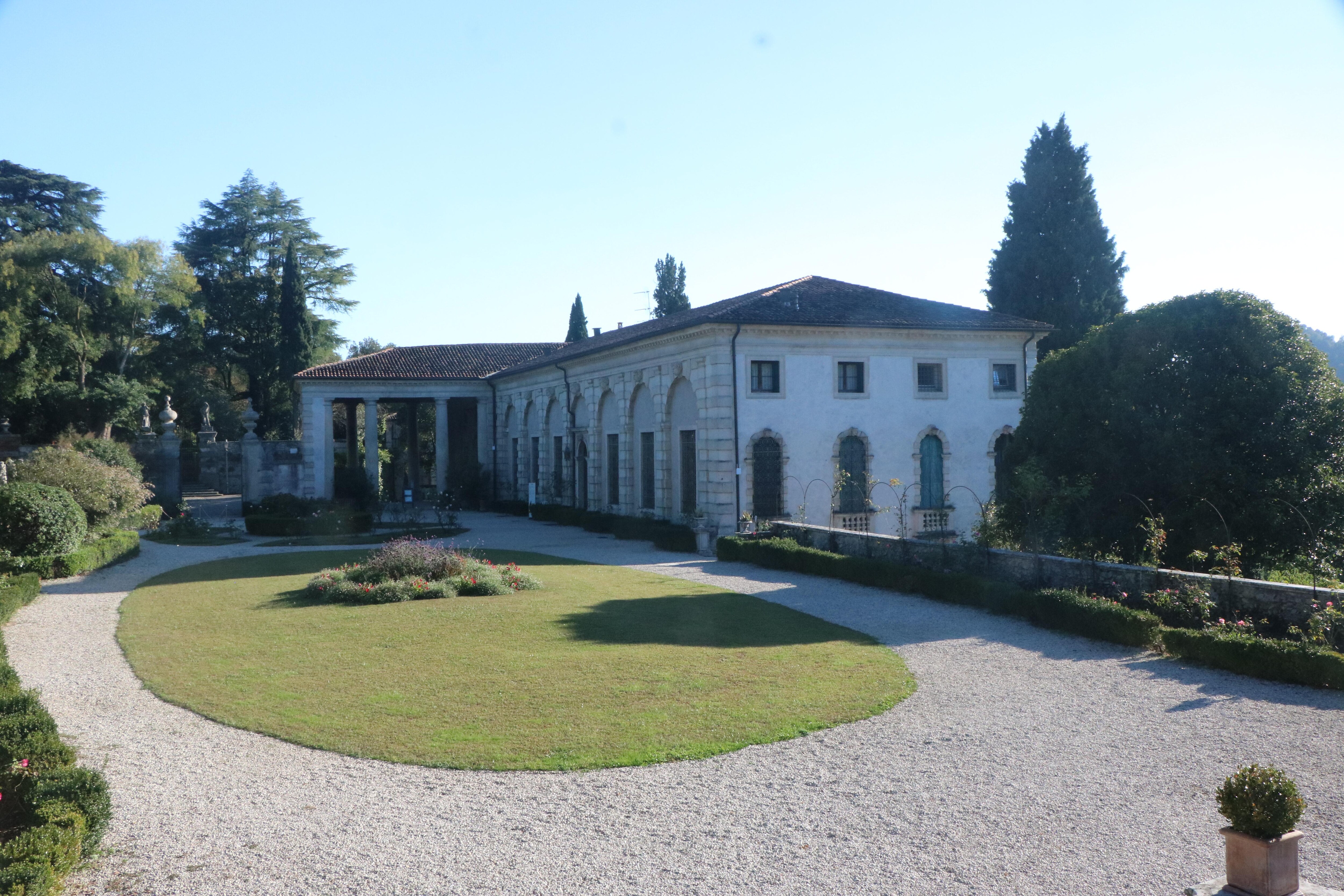 Apartment is the 4 top windows.