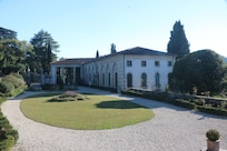 Apartment is the 4 top windows.