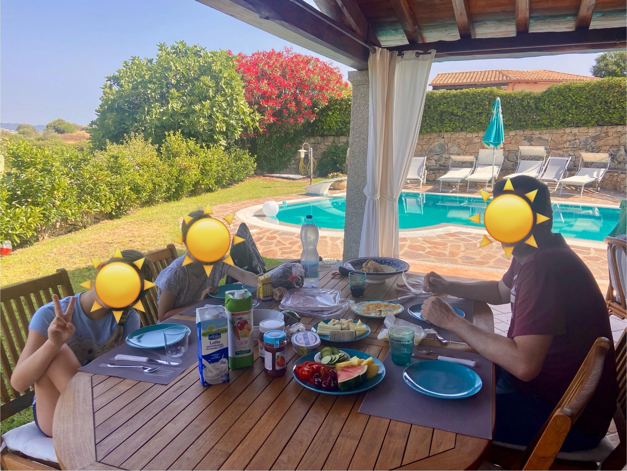 Frühstück auf der Terrasse