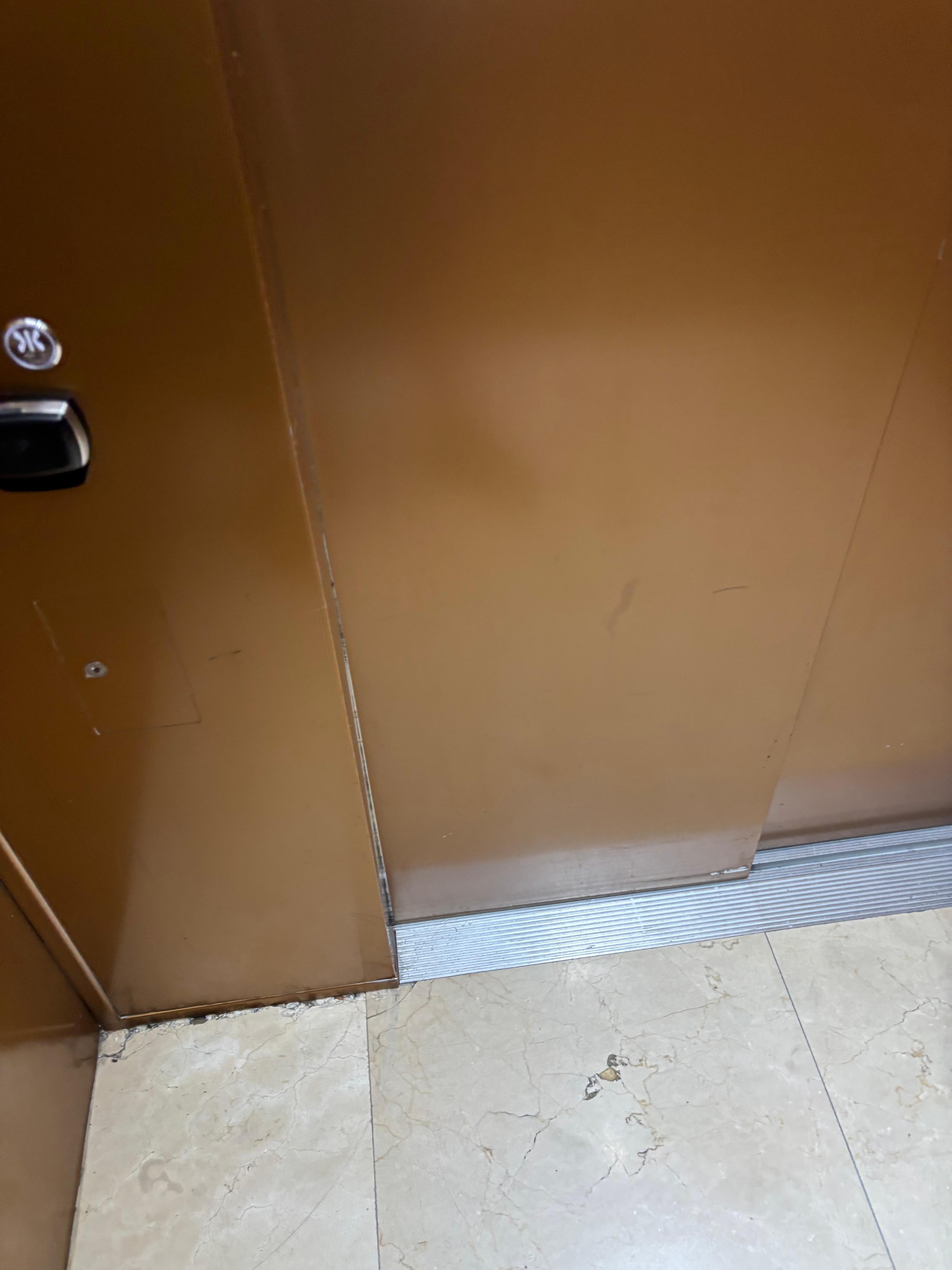 The elevator floor has cracks