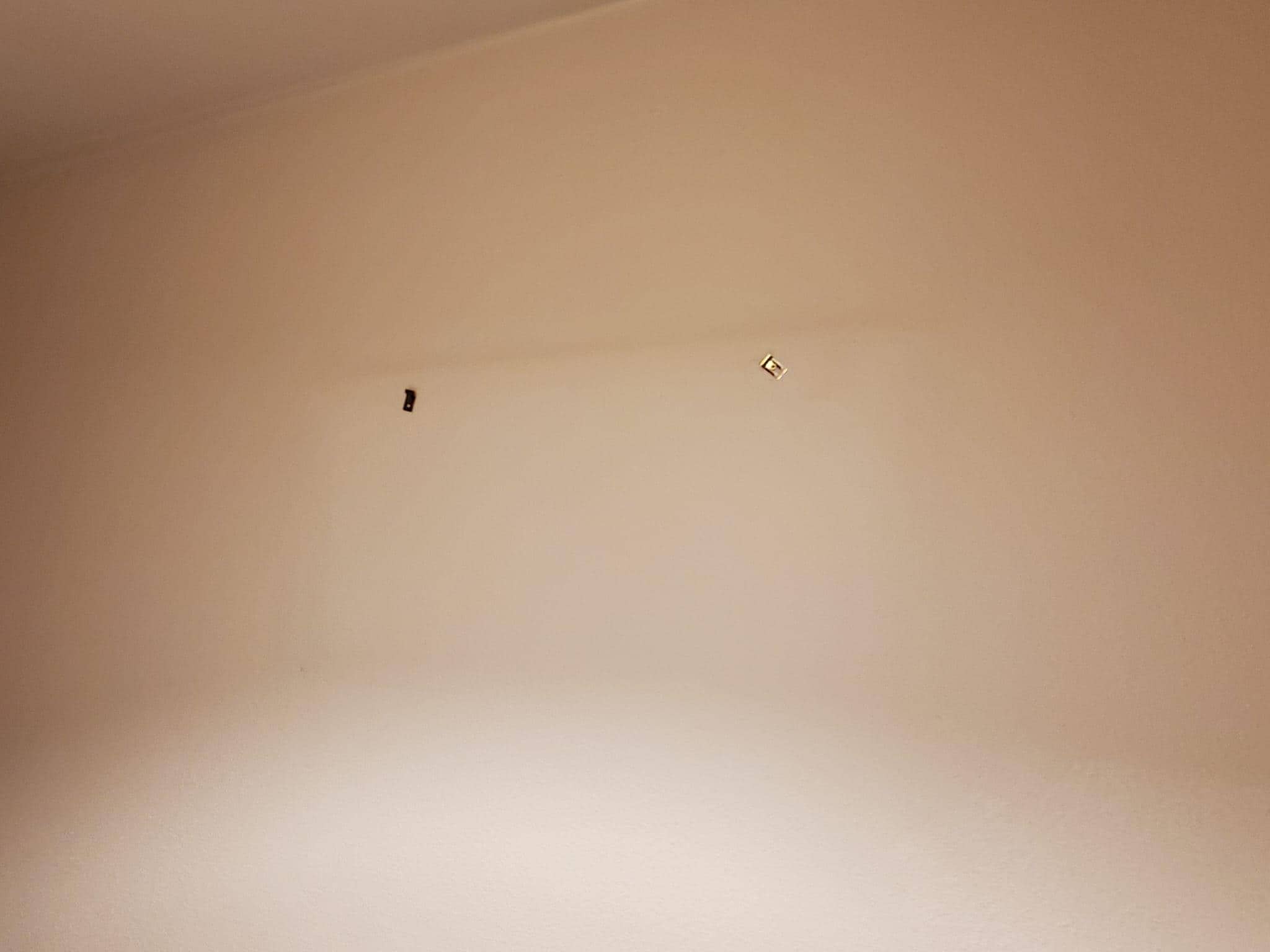 The (missing) picture decorating the room