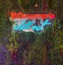 Zentrum mit vielen GeschÀften in der NÀhe