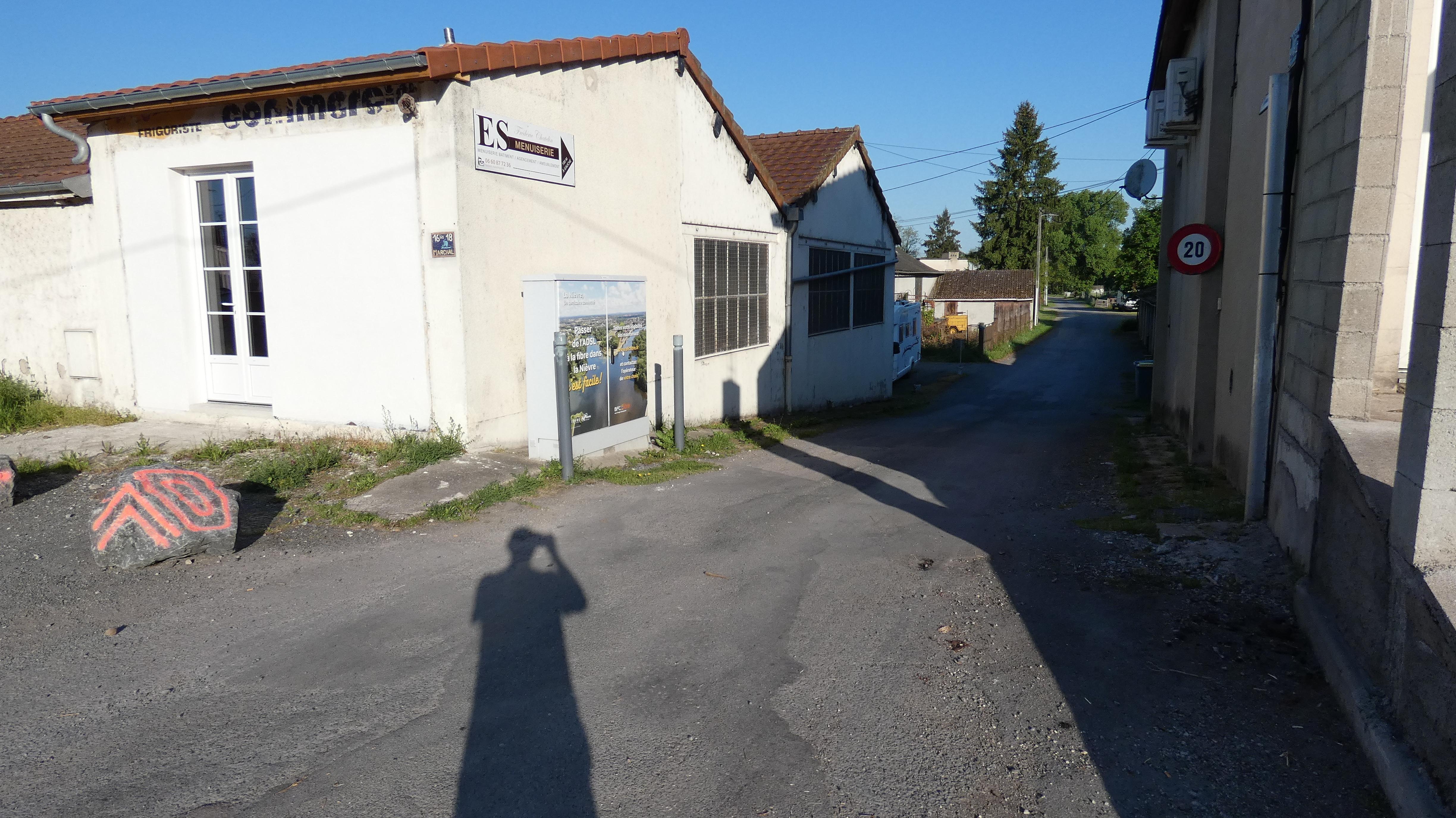 Allée sans nom officiel mais nom "local".