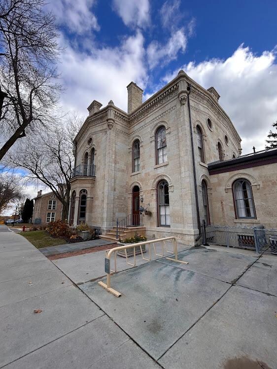 side view of the inn from the sidewalk. 