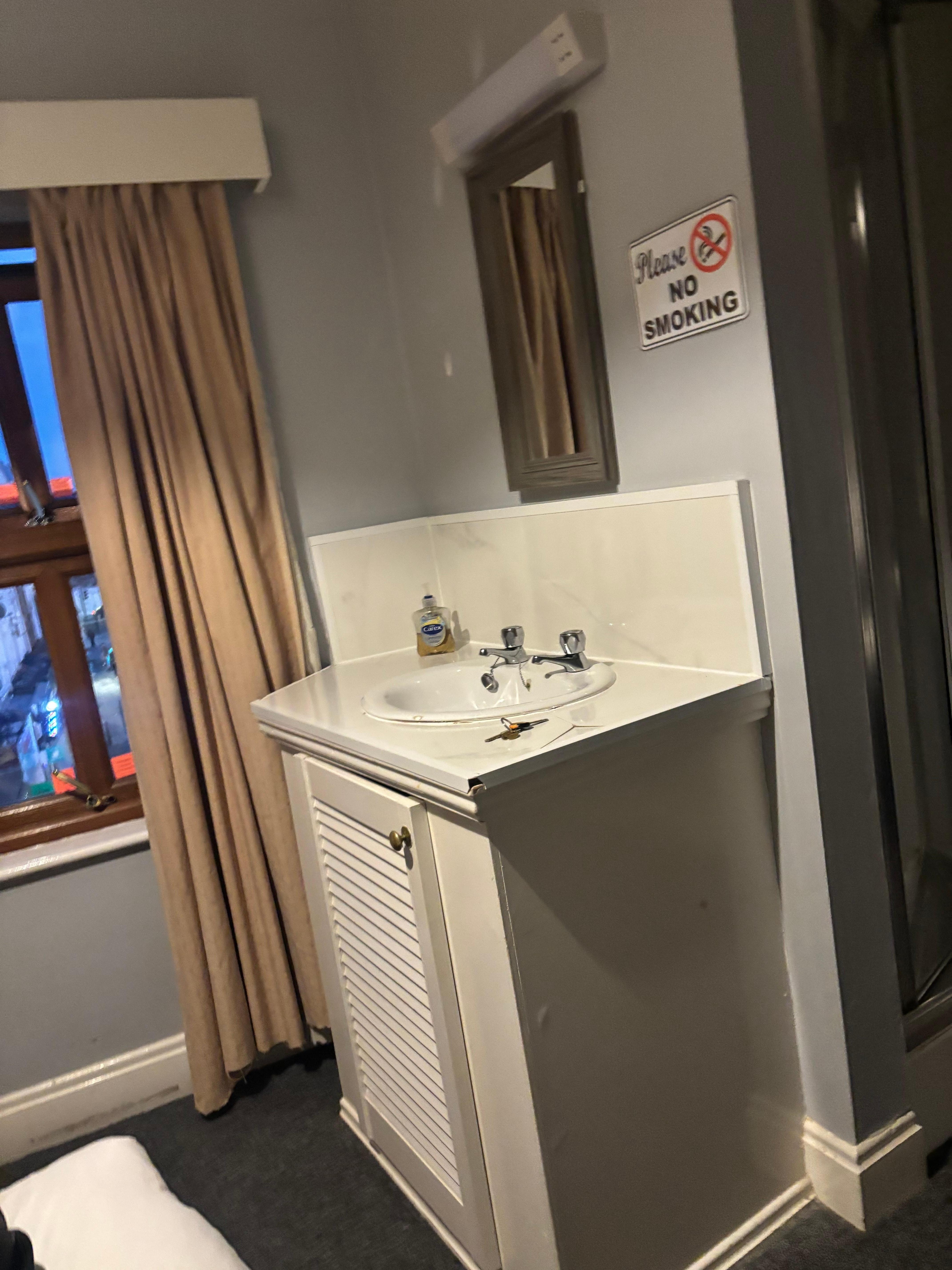 Sink in the bedroom obviously used for a toilet the smell was awful as there is no toilet in the room