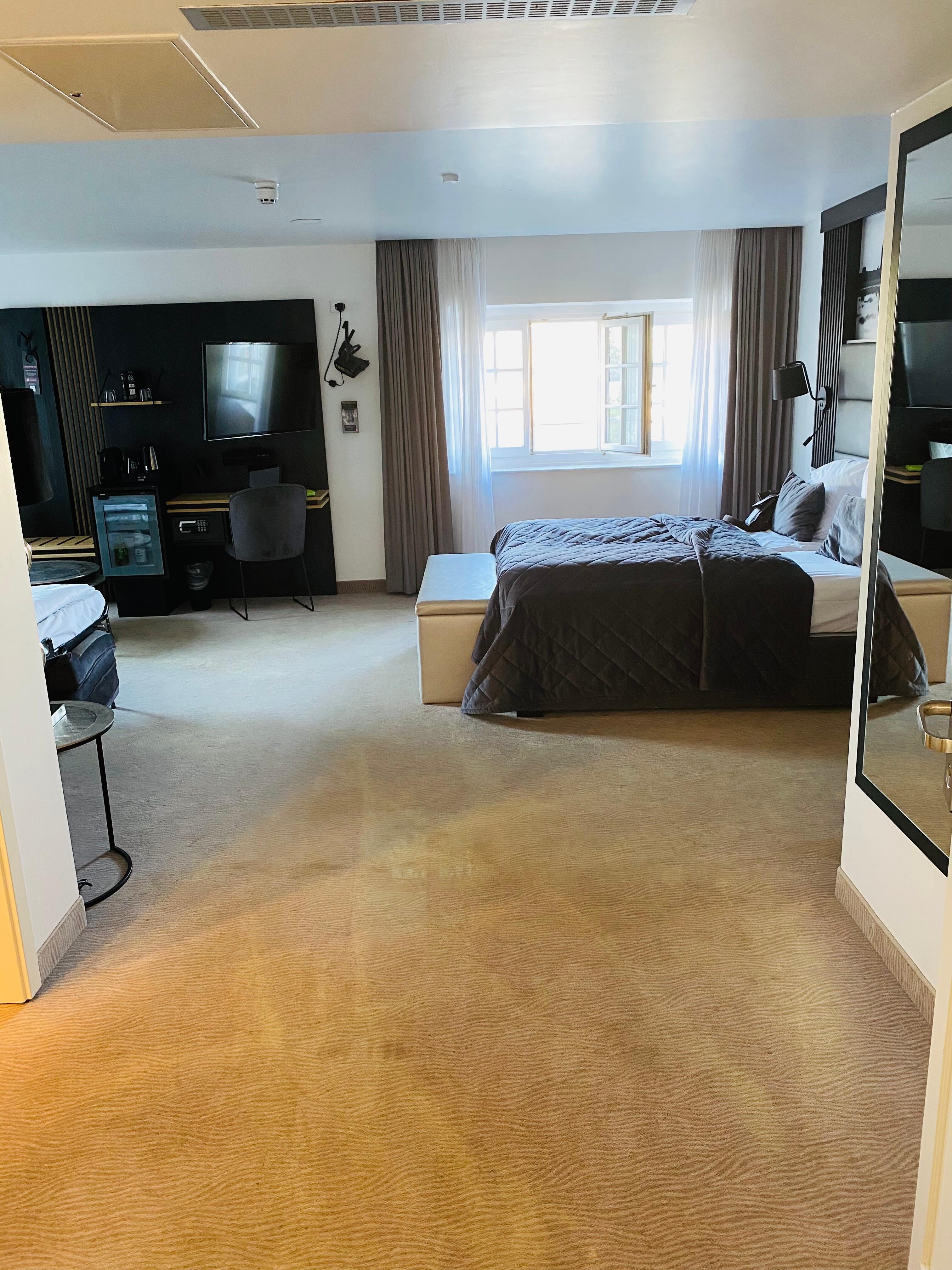 Panoramic view room