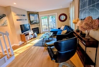 Perfect seating and beautiful living room. Gas fireplace was needed on the cold Fall nights and morning!