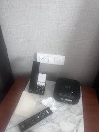 Sin enchufes usb o mini usb para los teléfonos