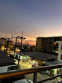 バルコニーからみた繁華街