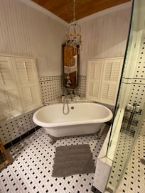 Gorgeous property, every need was anticipated for an incredible stay. Well designed master bathroom was enjoyed by all. Host Gloria was top-notch. Her attention to detail, & communication made for a very relaxing stay. Canât wait to stay here again!