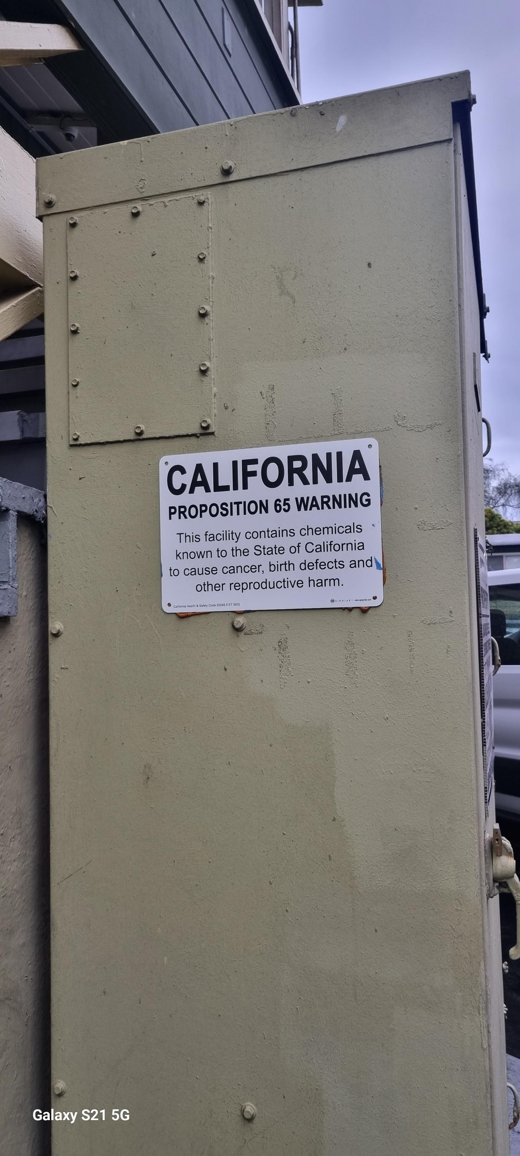 Sign of cancerogenous substances present in the Motel's entrance