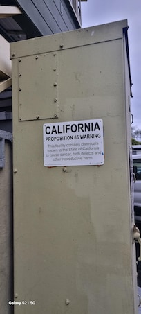 Sign of cancerogenous substances present in the Motel's entrance