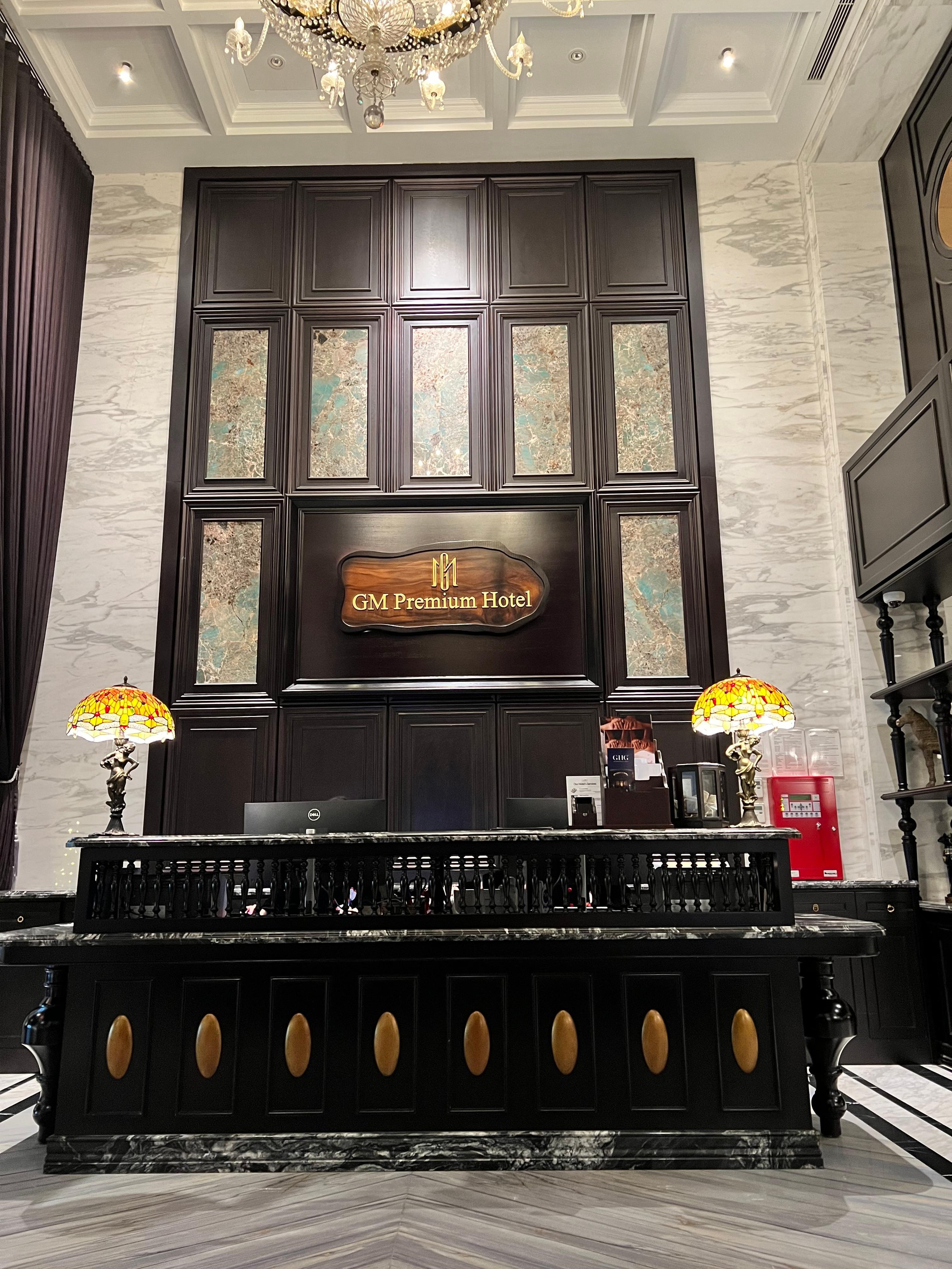 天井の高いフロント