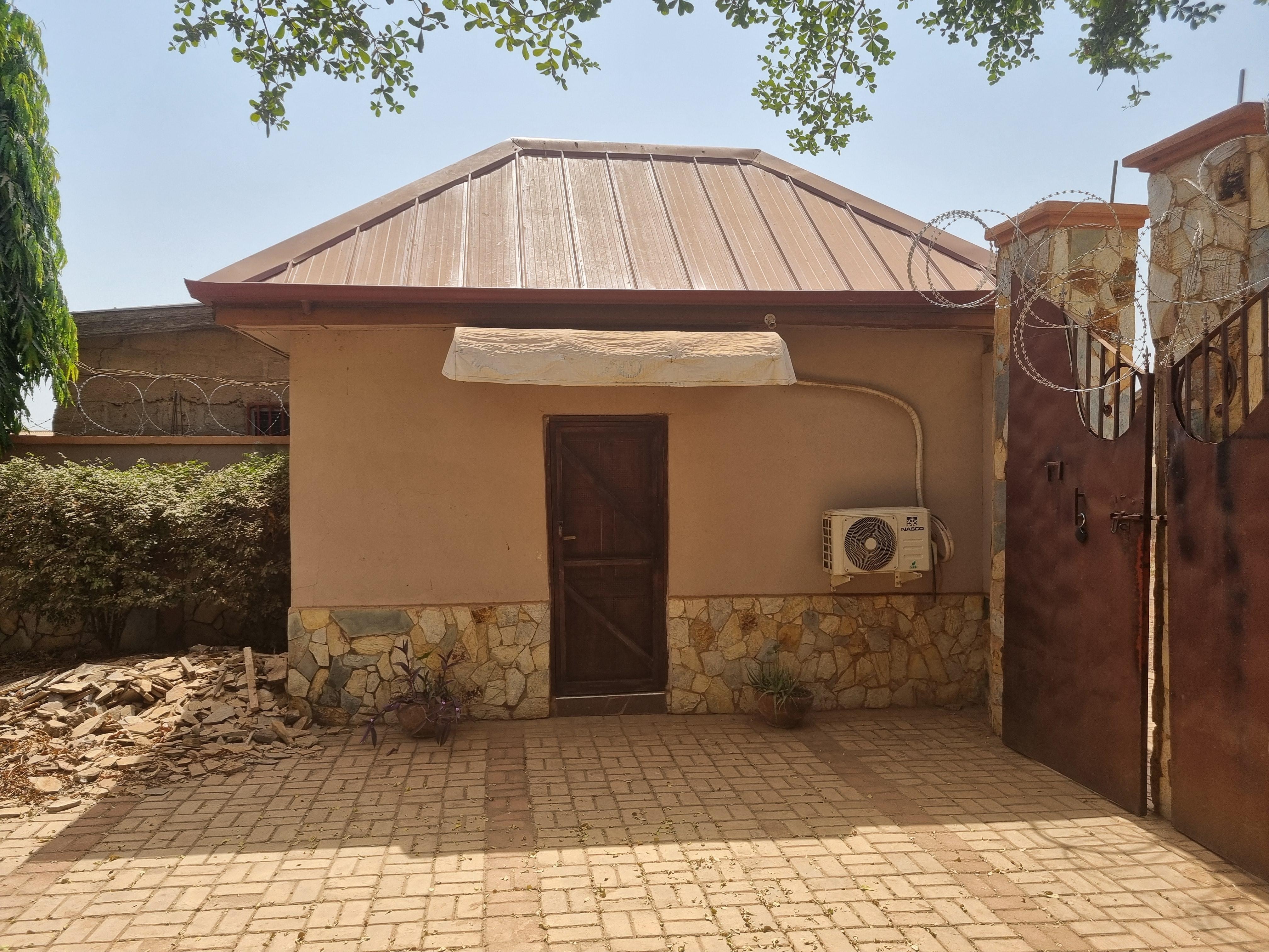 Detached studio apartment 