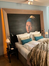 Room 33