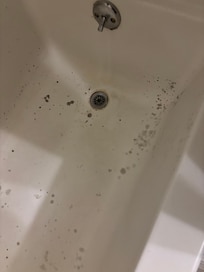 Stains/mold in the tub in room
1
