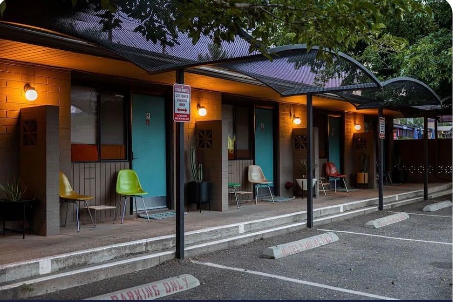 Front of motel really cute!