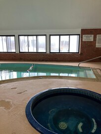 Hot tub was clean! Towels provided