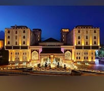 De voorkant in de avond uren