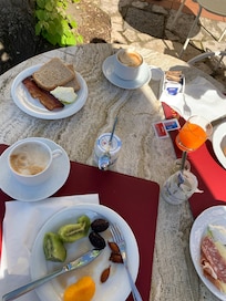 Opção de café da manhã no terraço