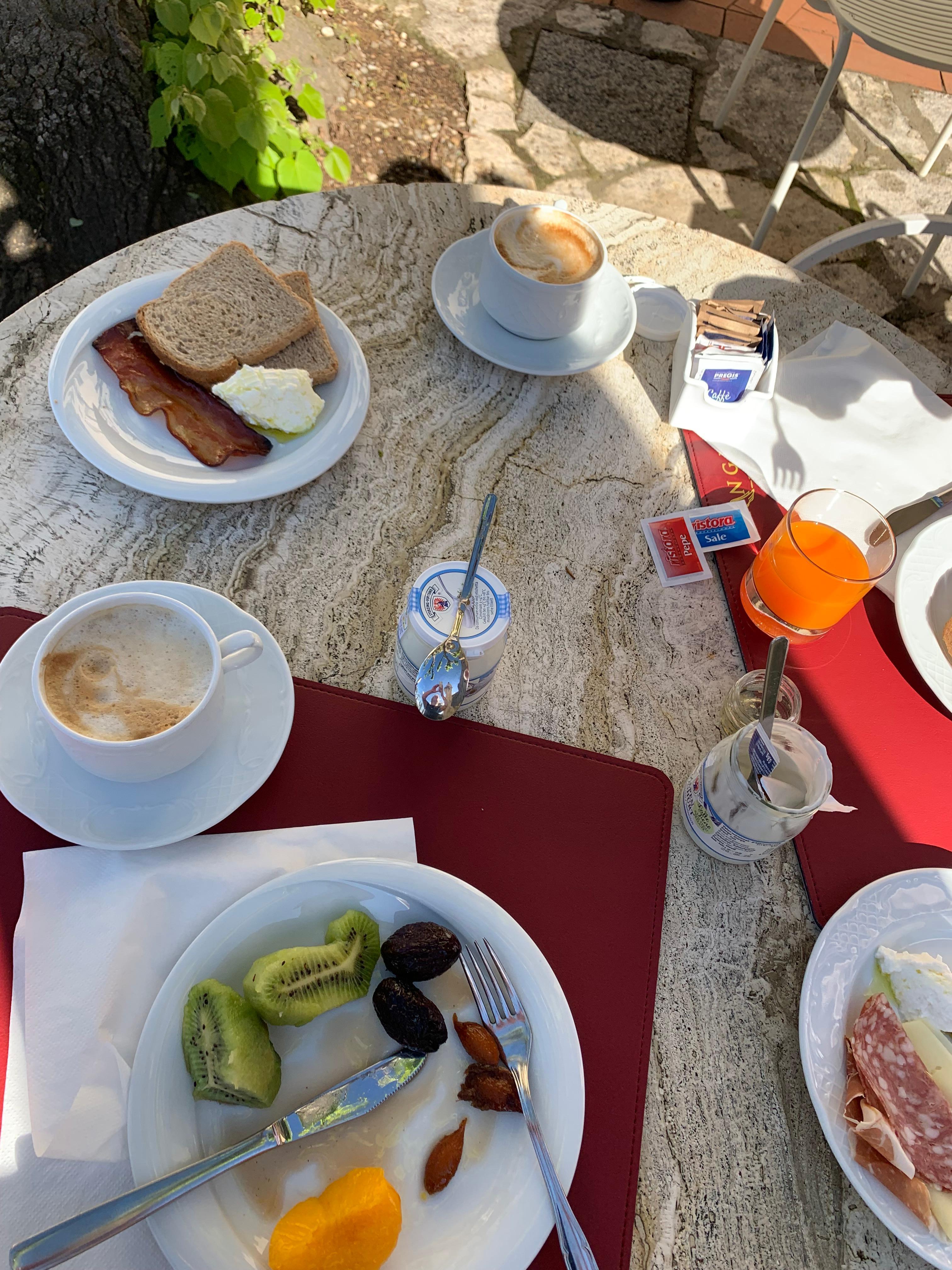 Opção de café da manhã no terraço 